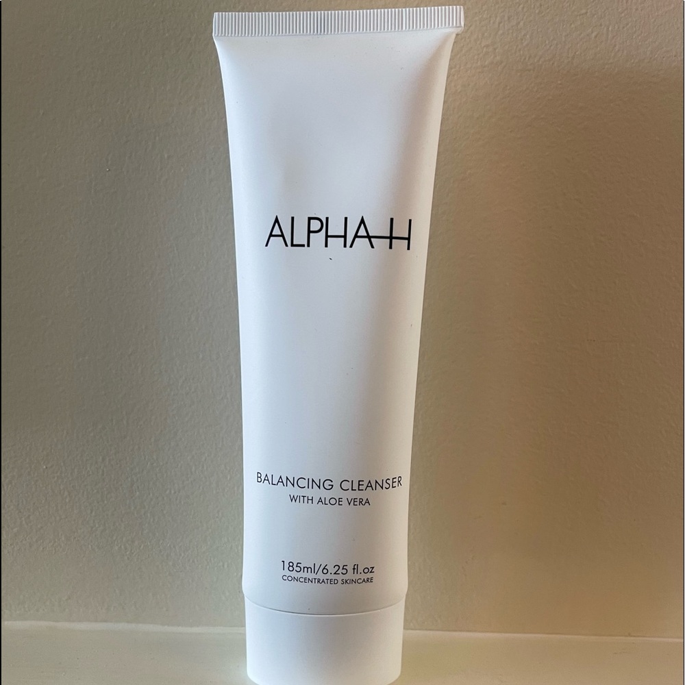 ALPHA H | balancing cleanser with Aloe Vera